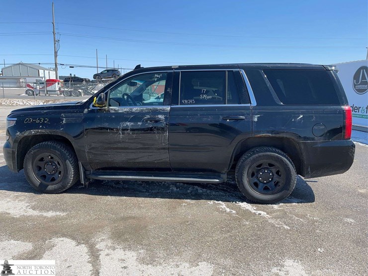 2017-chevrolet-tahoe-image-8