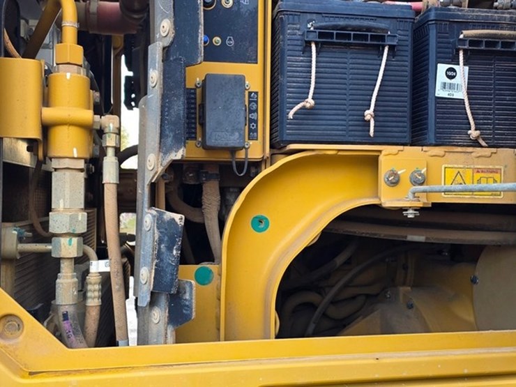 2020-caterpillar-140-image-52