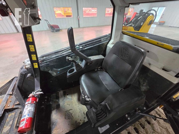 2020-jcb-3ts-8t-image-14