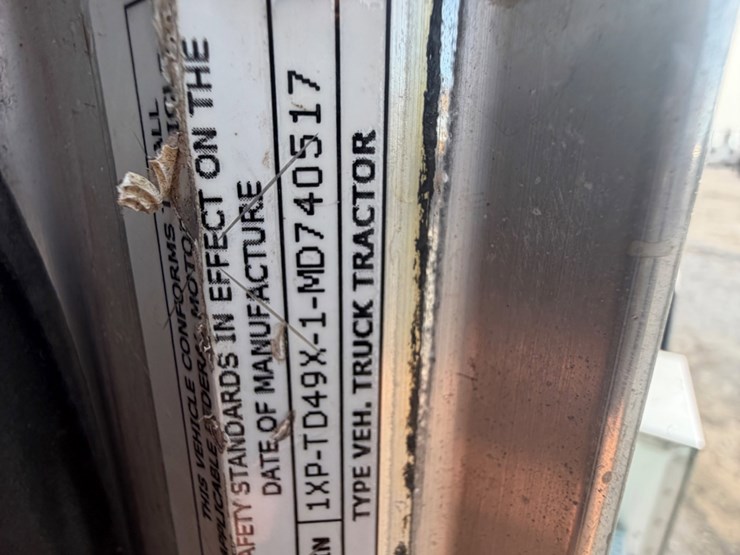 2021-peterbilt-367-image-19