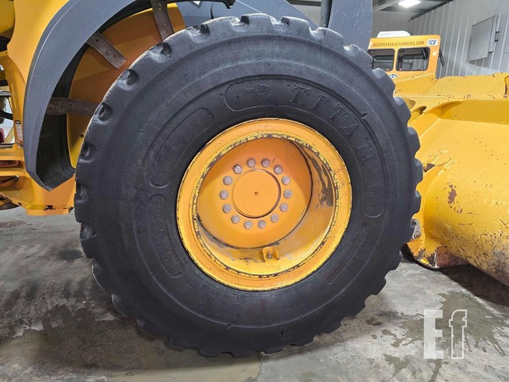 2022-deere-524-p-tier-image-26