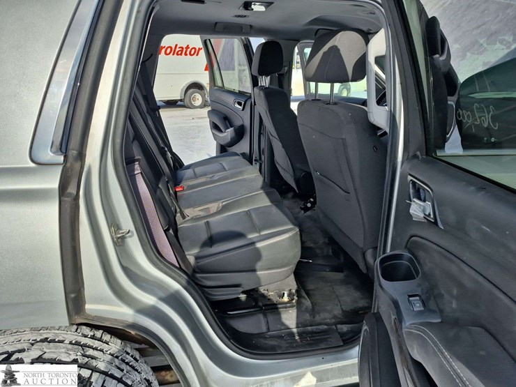 2017-chevrolet-tahoe-image-26