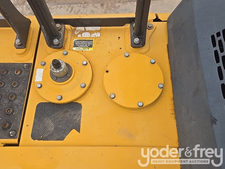 2017-deere-210g-lc-image-106