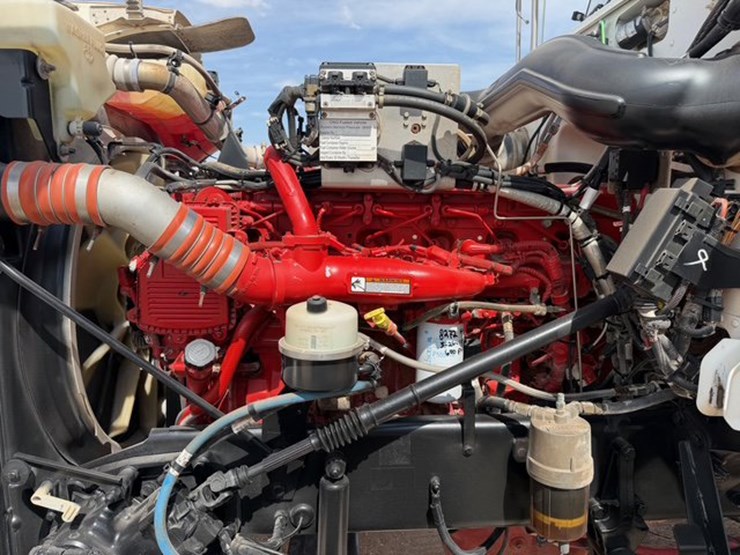 2012-peterbilt-388-image-18