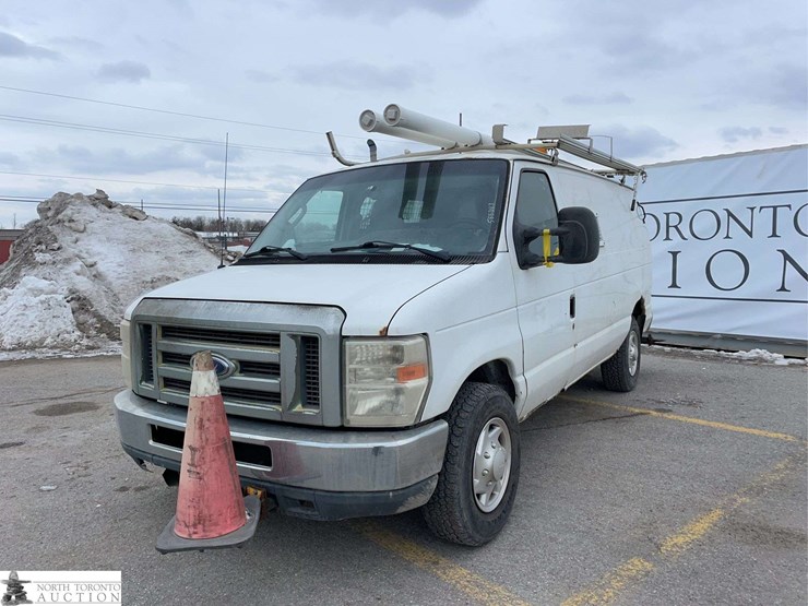 2012-ford-cargo-image-1