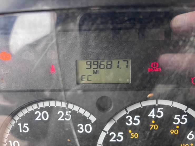 2009-sterling-l7500-image-15