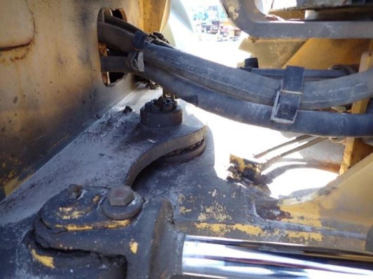 2011-deere-304j-image-38