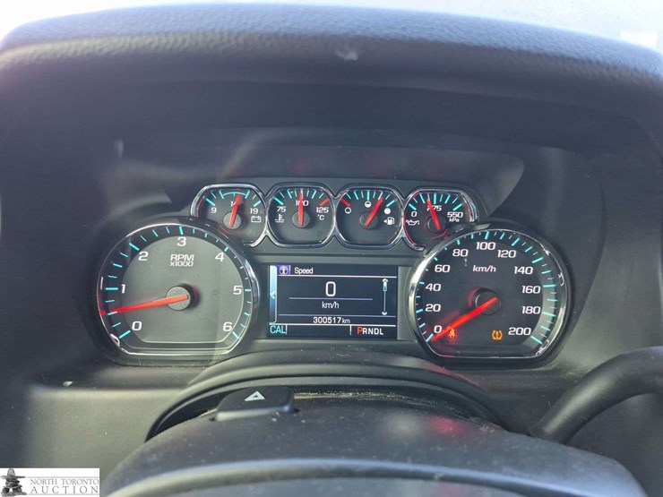 2018-chevrolet-suburban-image-13