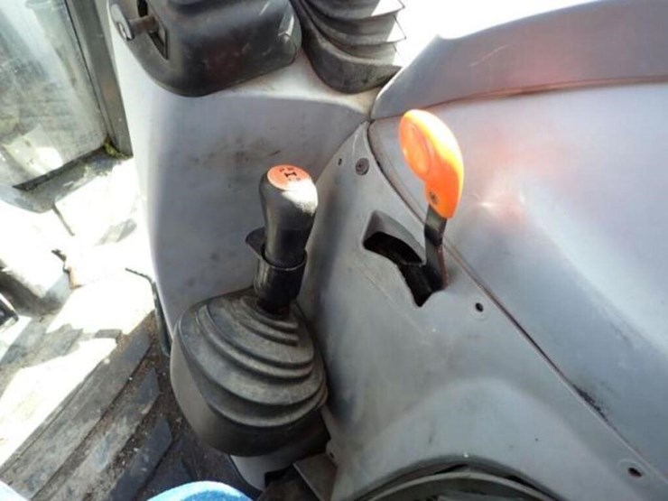 2014-new-holland-t4.75-image-17