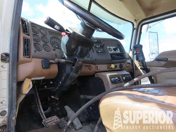 (x)-(6-7)-2003-mack-cv713-3-axle-cab-&-chassis,-vi...-image-7