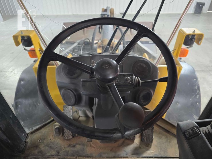 2017-deere-644k-image-16