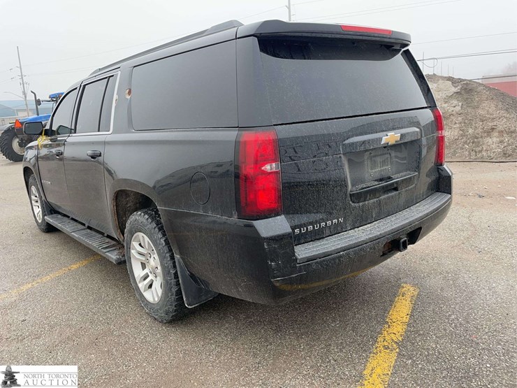 2018-chevrolet-suburban-image-7