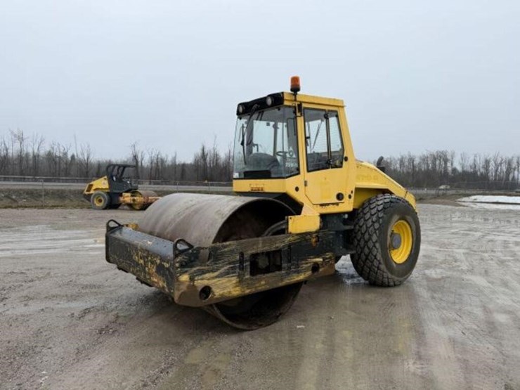 2011-bomag-bw211d-40-image-1