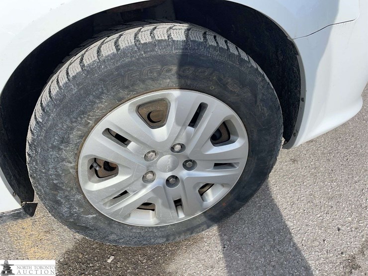 2014-dodge-grand-caravan-sxt-image-18