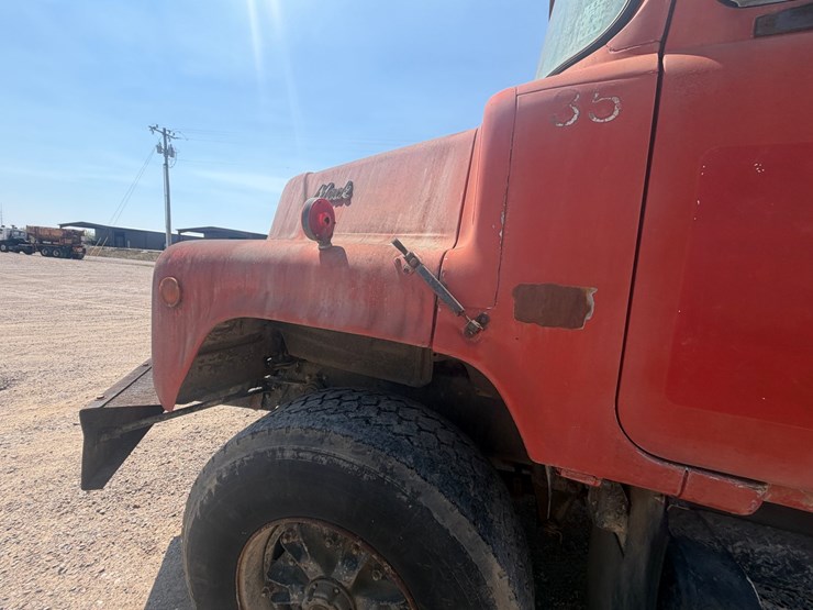 #31932-•-1986-mack-dm6-tandem-axle-concrete-truck-image-16