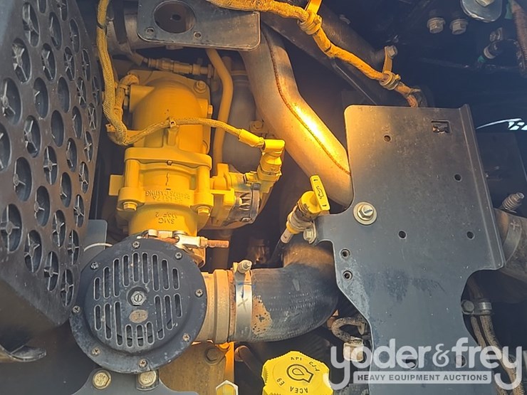 2022-deere-260e-image-94