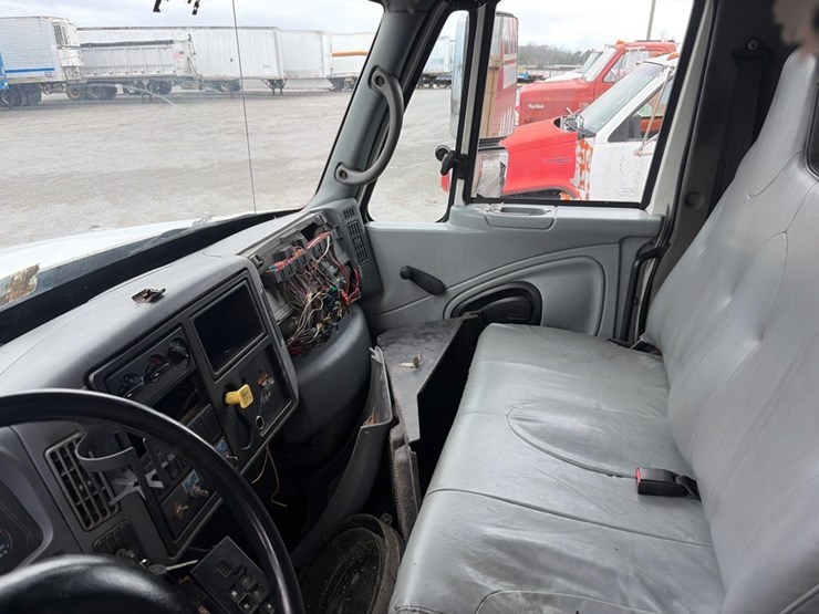 2004-international-7400-image-8