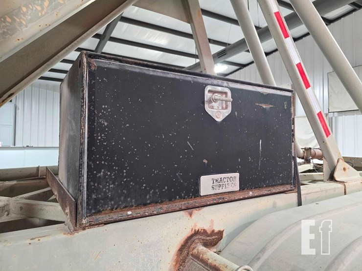 40-foot-pneumatic-tank-trailer-image-9