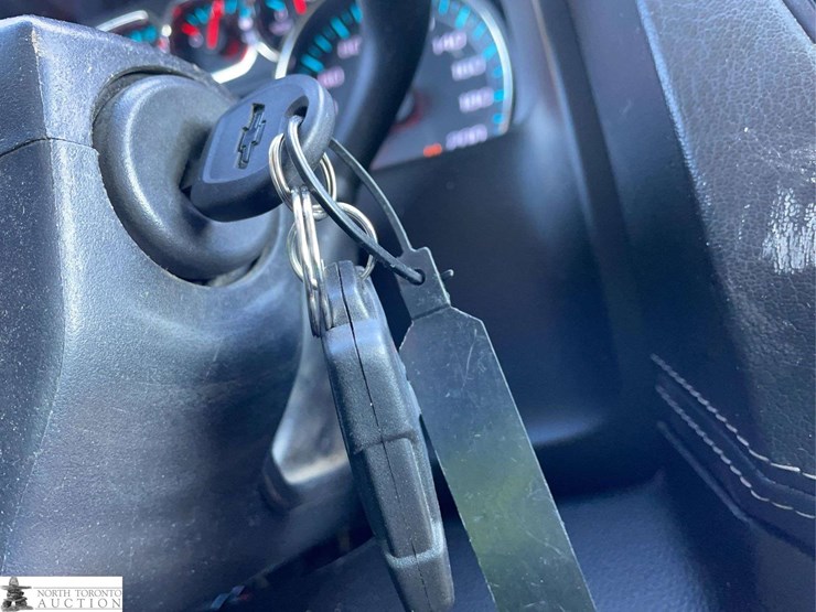 2019-chevrolet-suburban-image-14