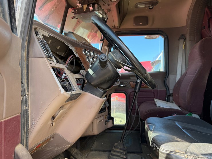 2006-peterbilt-379-image-11
