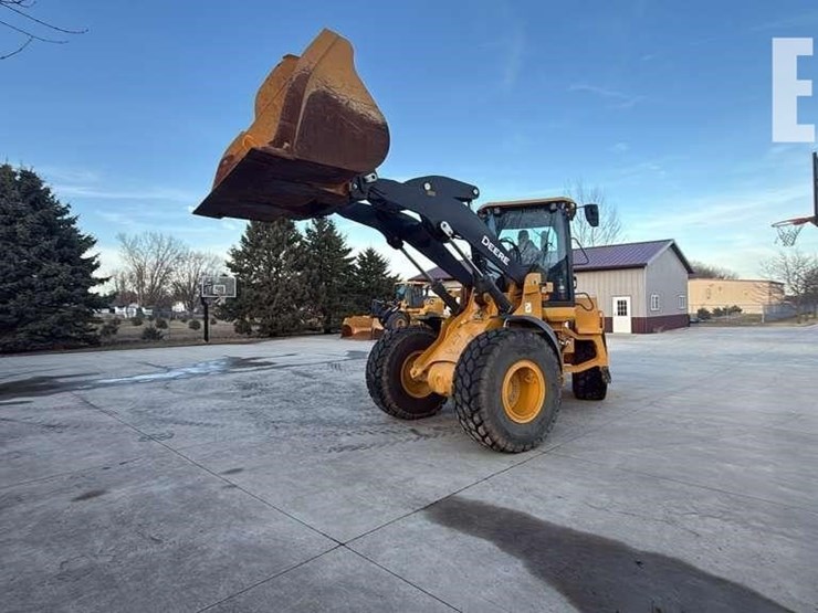 2024-deere-624-p-tier-image-5
