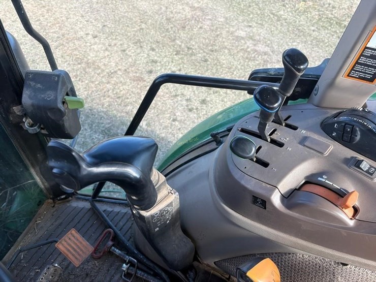 2022-john-deere-5100m-image-16