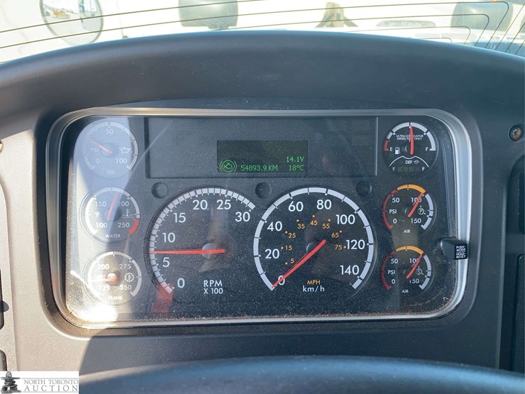 2016-freightliner-108sd-image-10