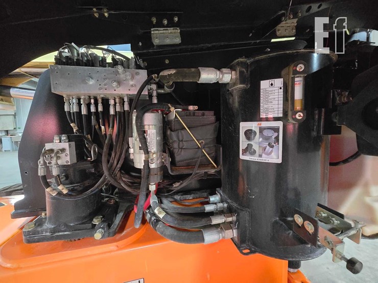 2019-jlg-460sj-image-15