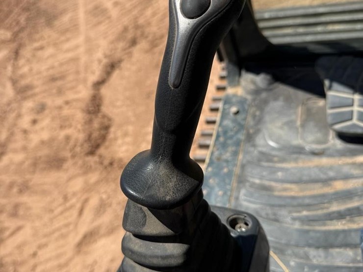 2017-hyundai-hx300l-image-27