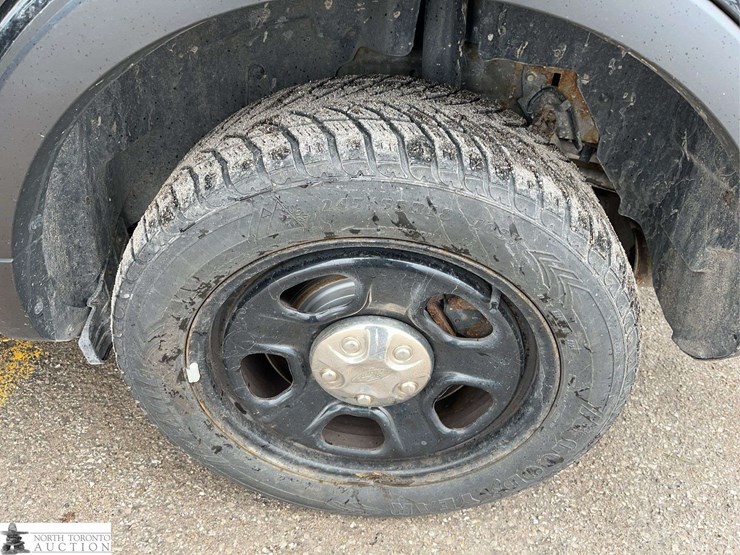 2017-ford-explorer-image-23