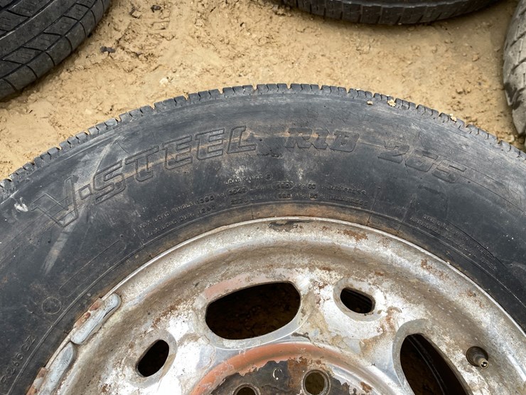 #3926-•-(6)-spare-rims-and-tires-image-39