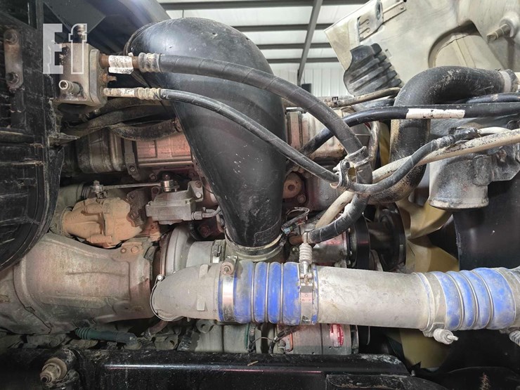 2013-freightliner-cascadia-125-image-21