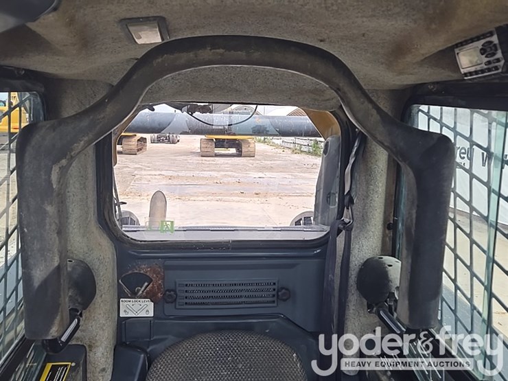 2011-deere-328d-image-38