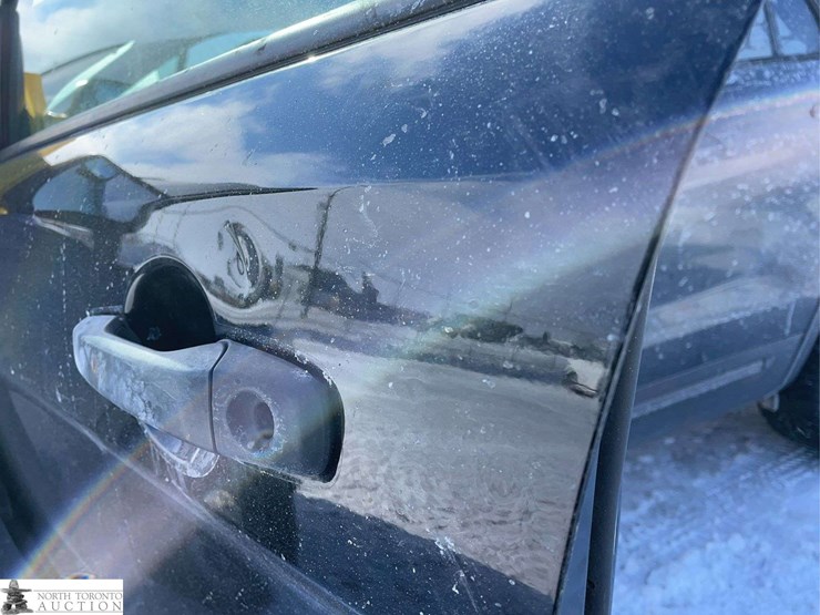 2017-ford-explorer-image-26