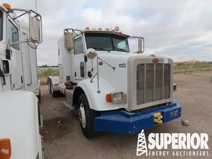 2013-peterbilt-365-image-2