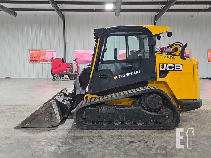 2021-jcb-3ts-8t-image-5