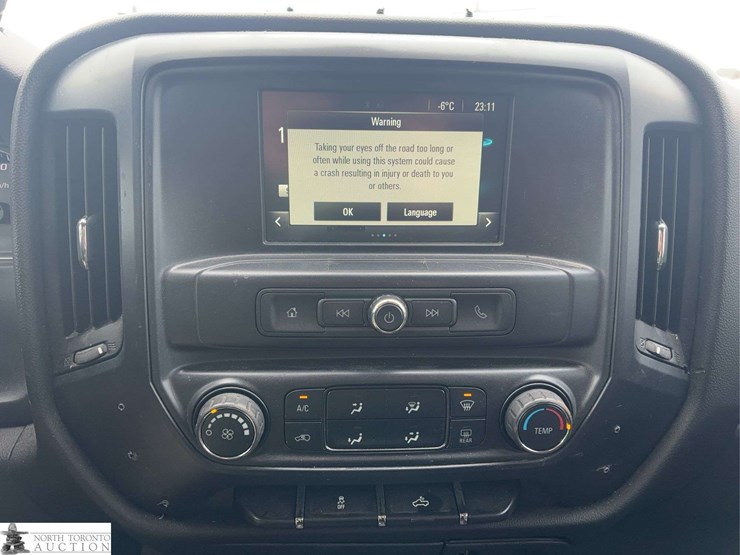 2016-chevrolet-silverado-2500hd-image-13