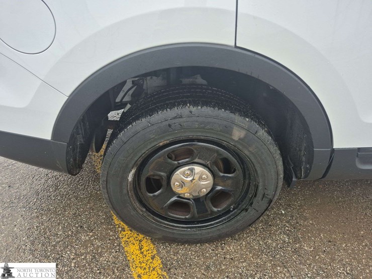 2014-ford-explorer-image-24