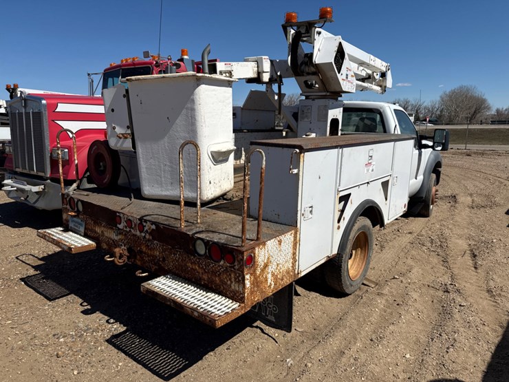 2011-ford-f550-image-3