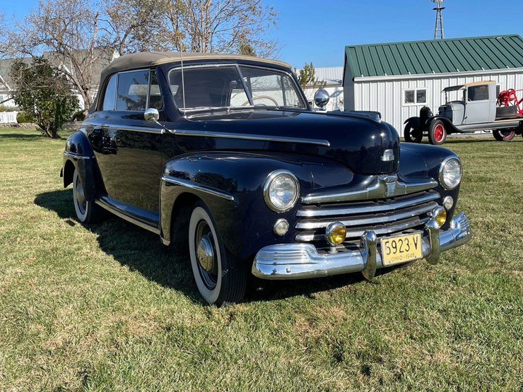 1948-ford-super-deluxe-convertible-image-7