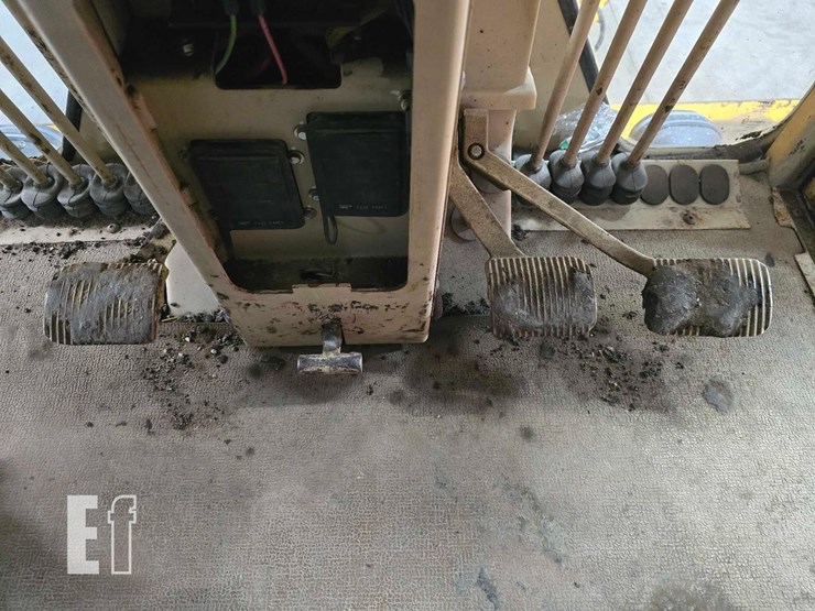 2004-caterpillar-120h-image-15