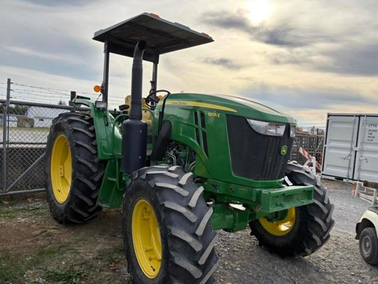 2020-john-deere-6105e-image-4