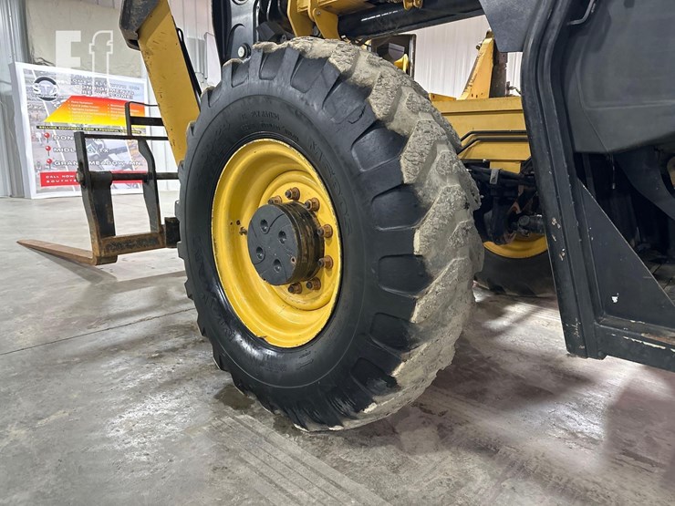 2014-caterpillar-tl1055c-image-24