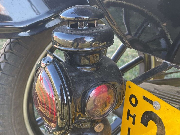 1917-model-t-touring-image-41