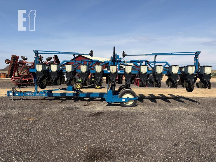 1999-kinze-2600-image-6