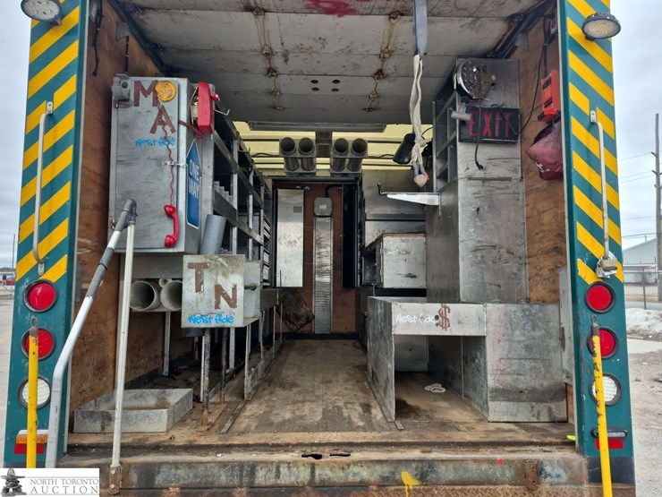 2016-isuzu-nqr-image-21