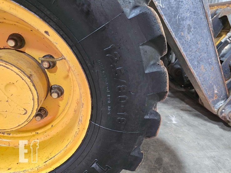 2011-deere-310sj-image-30