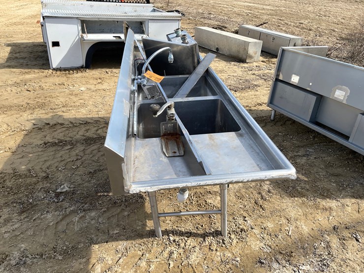 #3974-•-stainless-steel-3-bay-sink-image-4