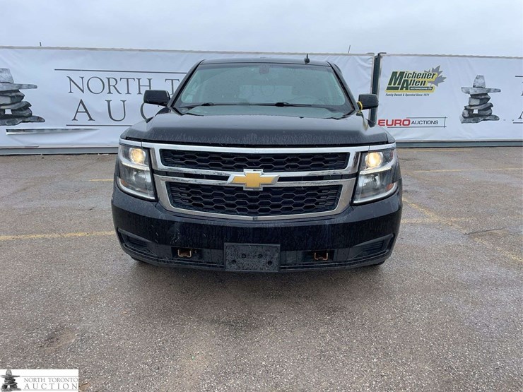 2017-chevrolet-tahoe-image-2