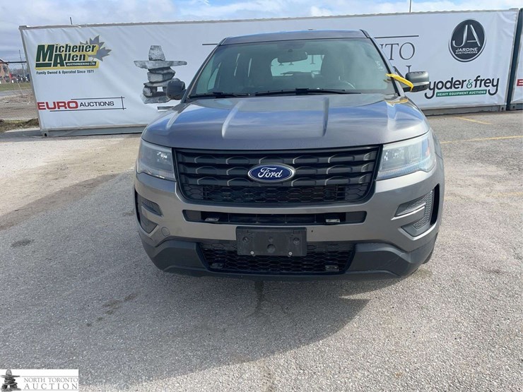 2019-ford-explorer-image-2